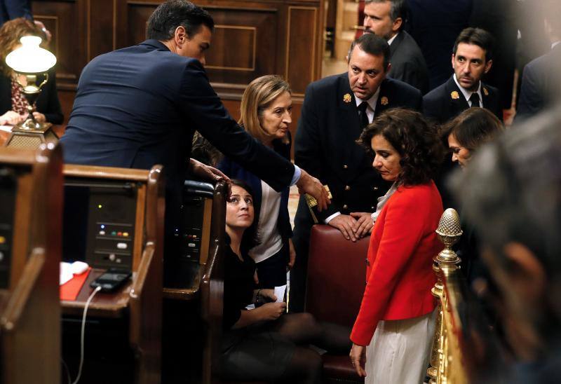 La diputada asturiana, portavoz del PSOE en el Congreso, ha tropezado este martes en las escaleras del hemiciclo cuando se dirigía a votar y se ha caído al suelo junto al escaño del presidente del Gobierno en funciones, Pedro Sánchez.