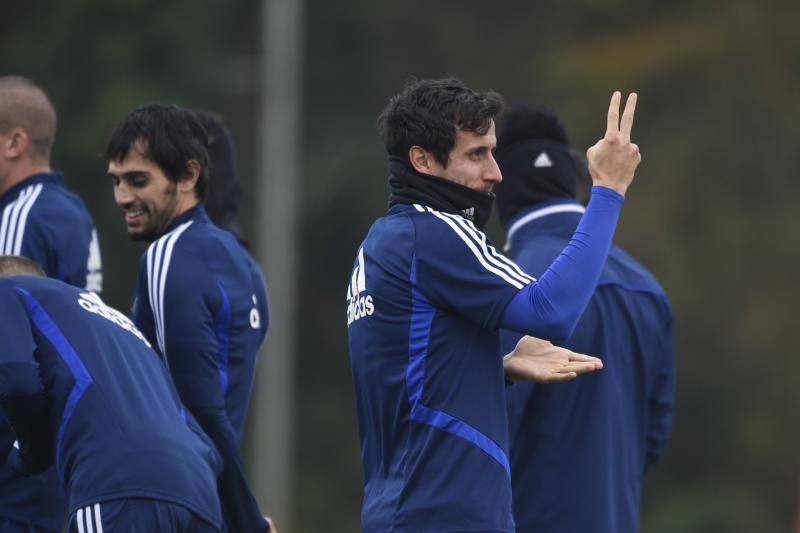 Los jugadores del Real Oviedo han entrenado este martes para intentar ganar los tres puntos en la próxima jornada contra el Alcorcón. 