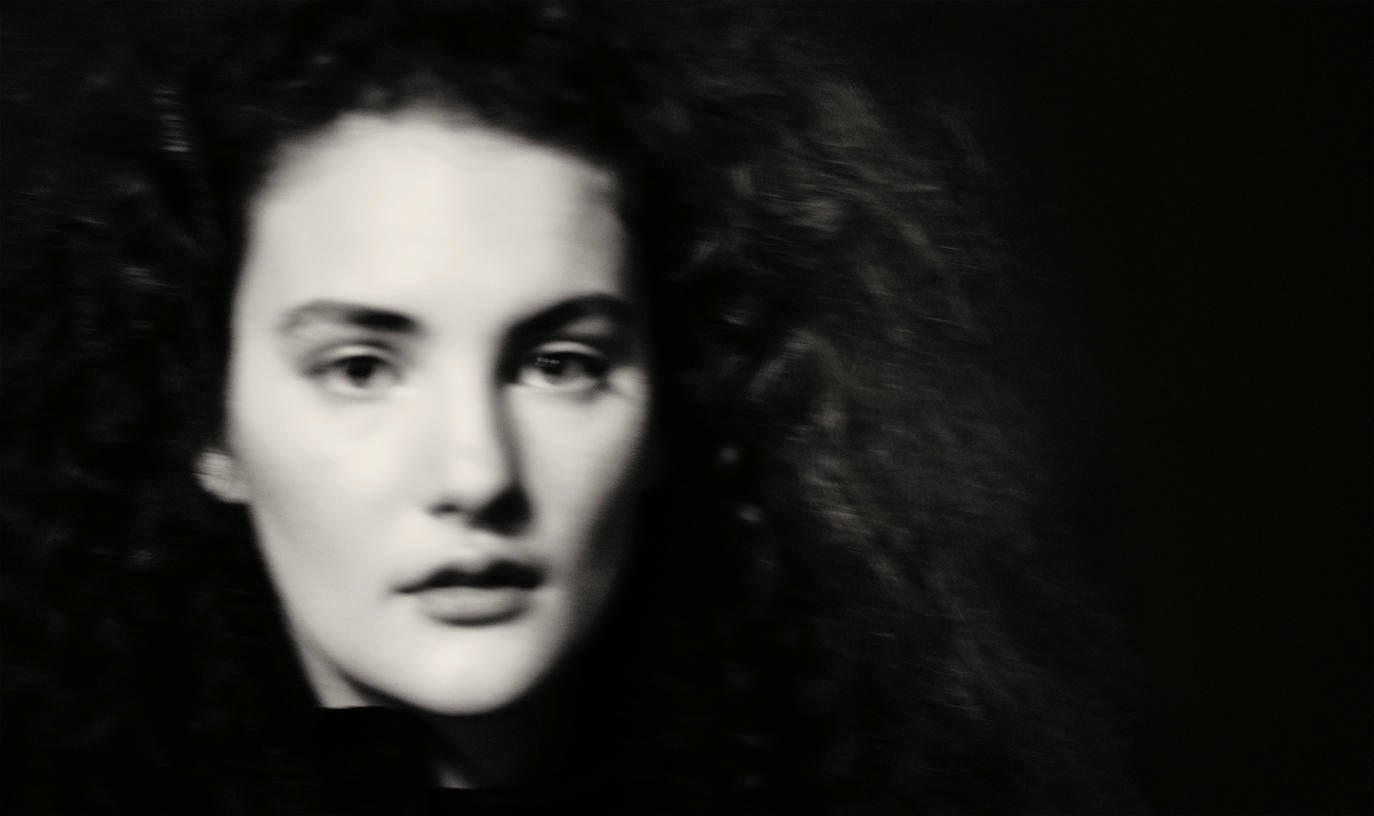 El fotógrafo italiano Paolo Roversi ha reconocido inspirarse en 'Romeo y Julieta' de William Shakespeare para realizar las imágenes que componen el Calendario Pirelli 2020. La cantante Rosalía, Emma Watson, Kristen Stewart o Indya Moore son algunas de sus protagonistas.