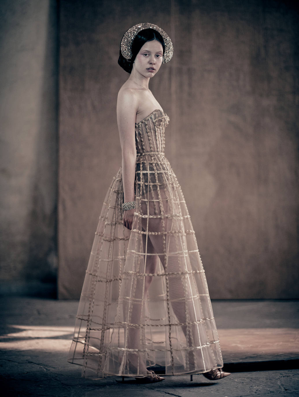 El fotógrafo italiano Paolo Roversi ha reconocido inspirarse en 'Romeo y Julieta' de William Shakespeare para realizar las imágenes que componen el Calendario Pirelli 2020. La cantante Rosalía, Emma Watson, Kristen Stewart o Indya Moore son algunas de sus protagonistas.