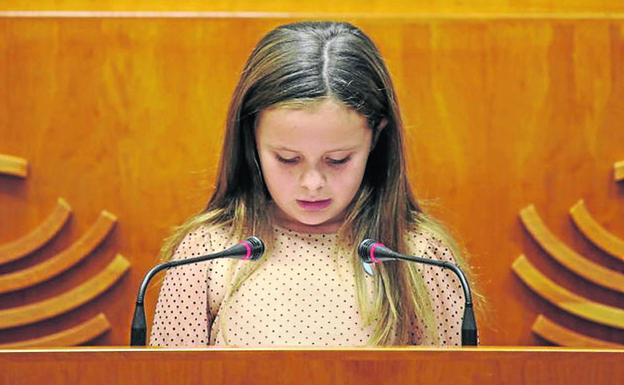 Elsa Ramos conmovió a los políticos al explicar cómo su entorno había aceptado su condición. 