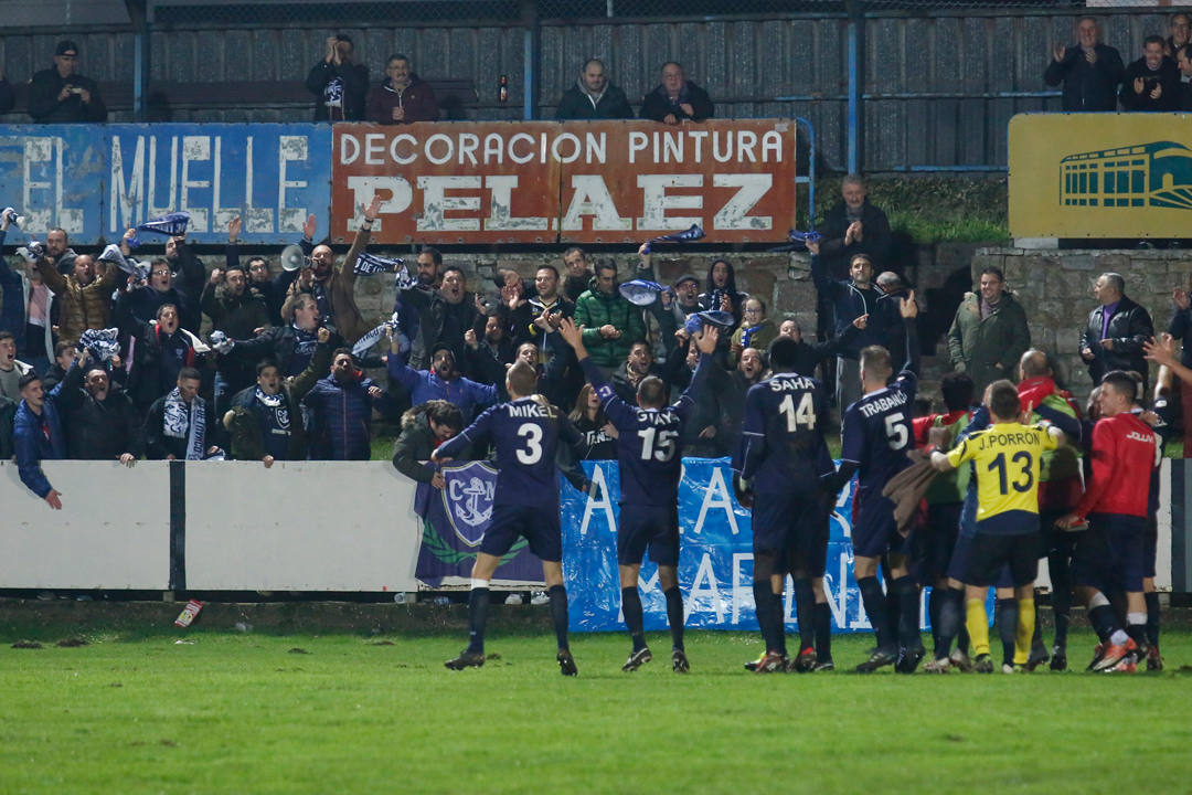 Un penalti dio la victoria a los luanquinos en un duelo con pocas ocasiones de gol 