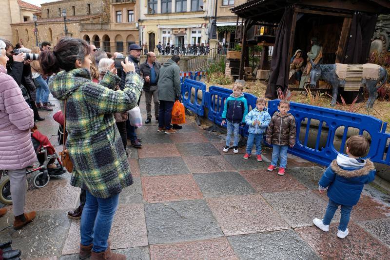 Los visitantes disfrutan de la región en uno de los fines de semana más esperados del otoño. 