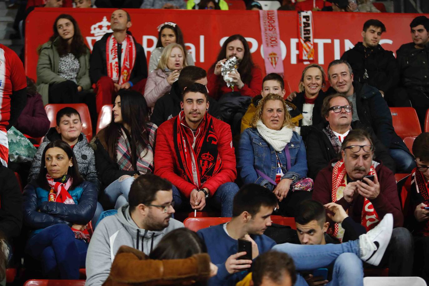 Fotos: ¿Estuviste en el Sporting - Ponferradina? ¡Búscate!