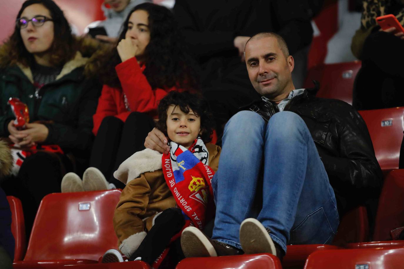 Fotos: ¿Estuviste en el Sporting - Ponferradina? ¡Búscate!