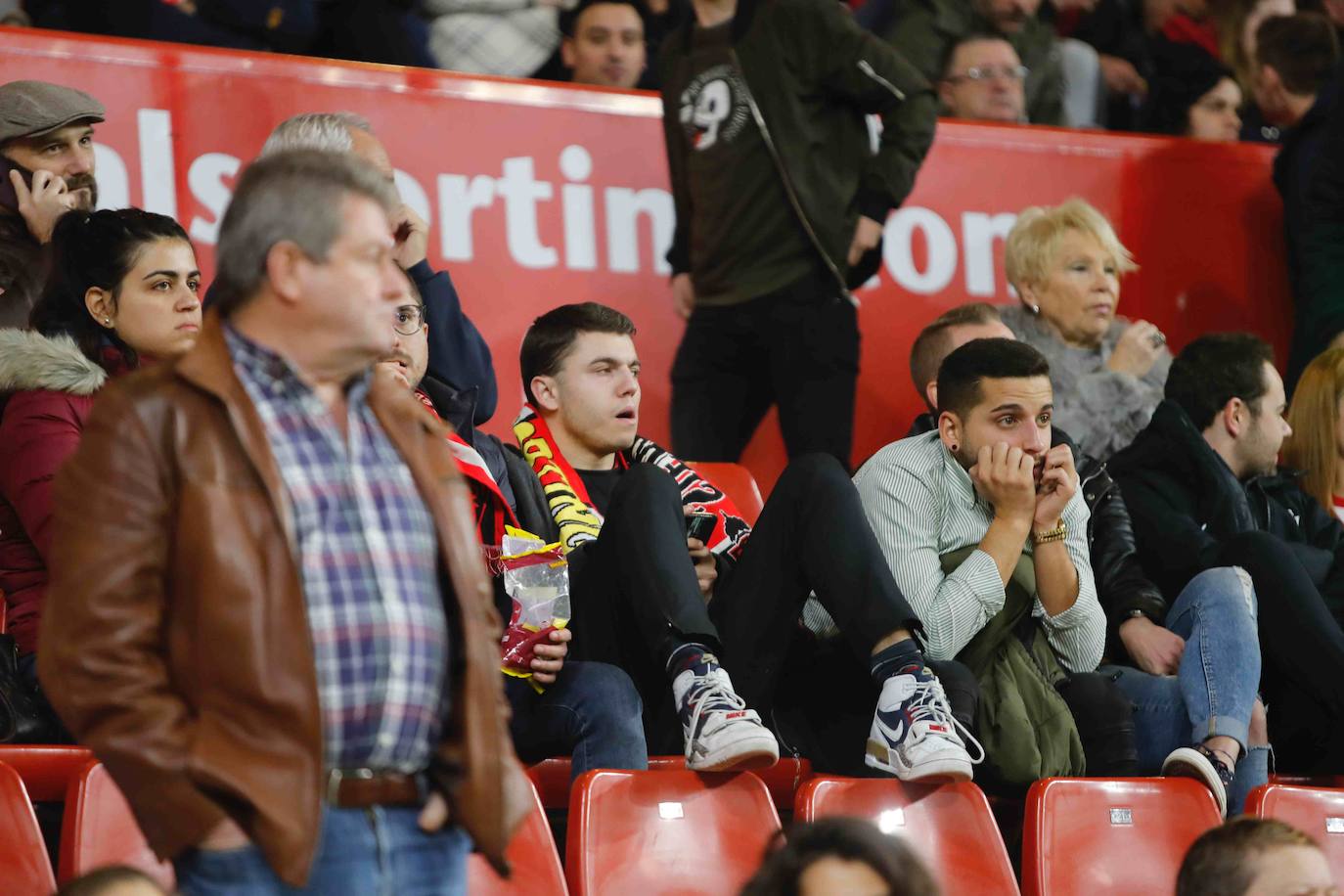 Fotos: ¿Estuviste en el Sporting - Ponferradina? ¡Búscate!