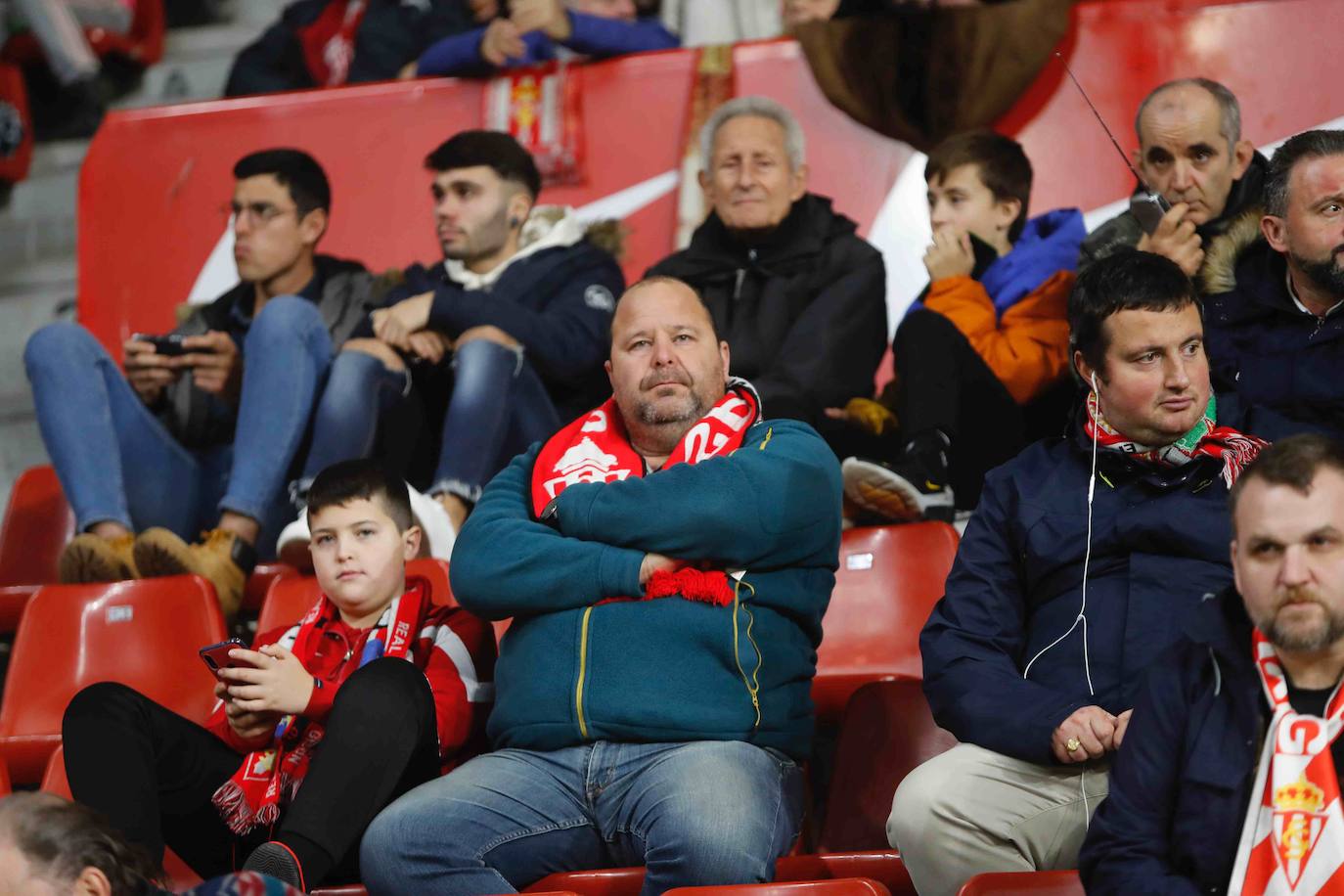 Fotos: ¿Estuviste en el Sporting - Ponferradina? ¡Búscate!