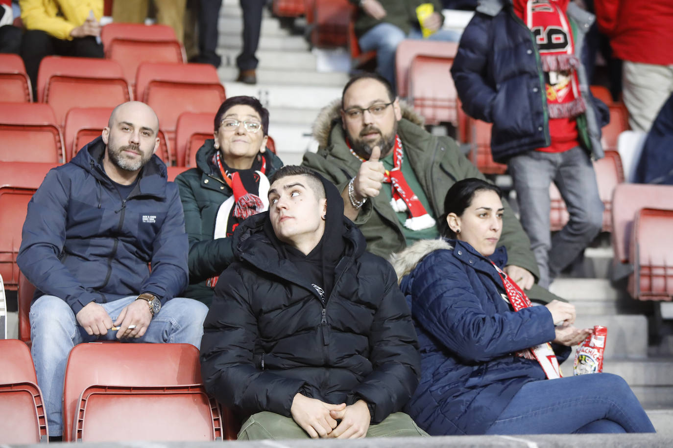 Fotos: ¿Estuviste en el Sporting - Ponferradina? ¡Búscate!