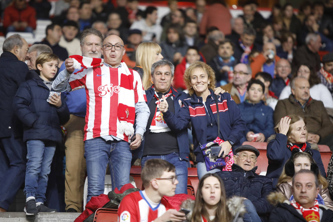 Fotos: ¿Estuviste en el Sporting - Ponferradina? ¡Búscate!