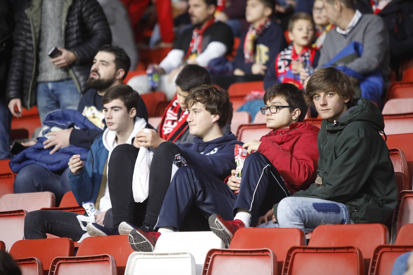 Fotos: ¿Estuviste en el Sporting - Ponferradina? ¡Búscate!