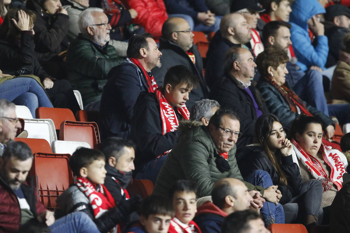 Fotos: ¿Estuviste en el Sporting - Ponferradina? ¡Búscate!