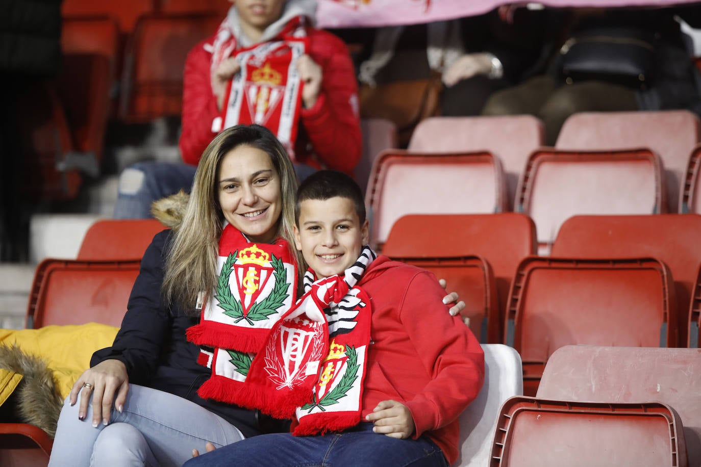 Fotos: ¿Estuviste en el Sporting - Ponferradina? ¡Búscate!