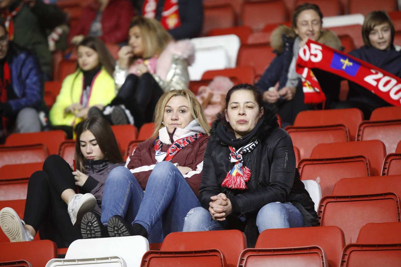 Fotos: ¿Estuviste en el Sporting - Ponferradina? ¡Búscate!