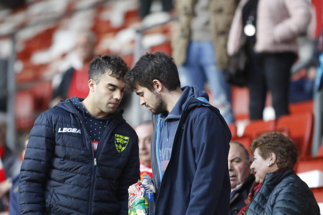 Fotos: ¿Estuviste en el Sporting - Ponferradina? ¡Búscate!