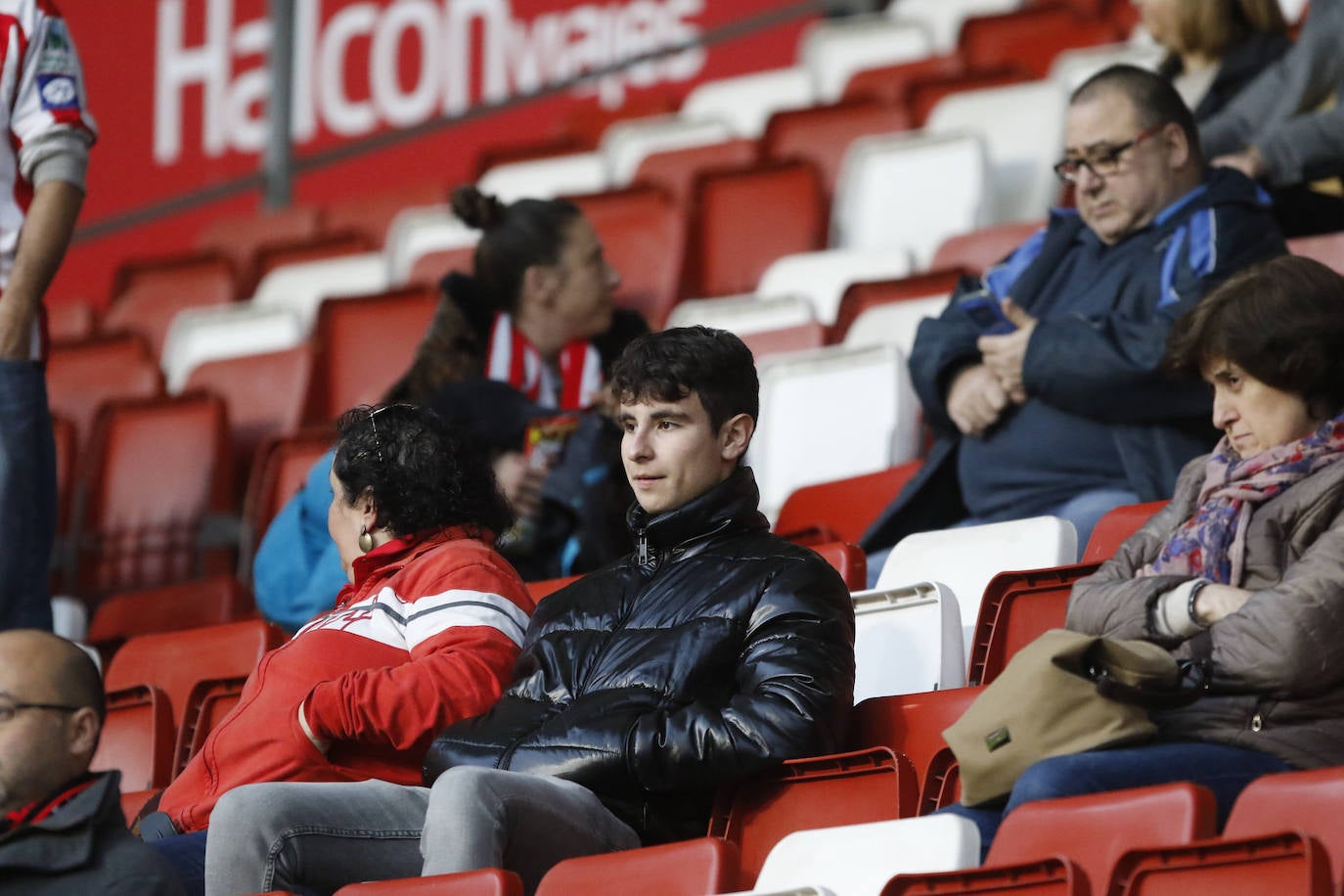 Fotos: ¿Estuviste en el Sporting - Ponferradina? ¡Búscate!