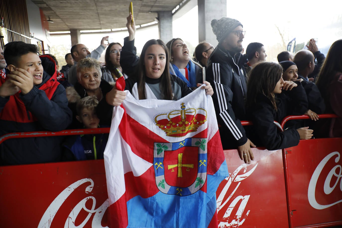 Fotos: ¿Estuviste en el Sporting - Ponferradina? ¡Búscate!