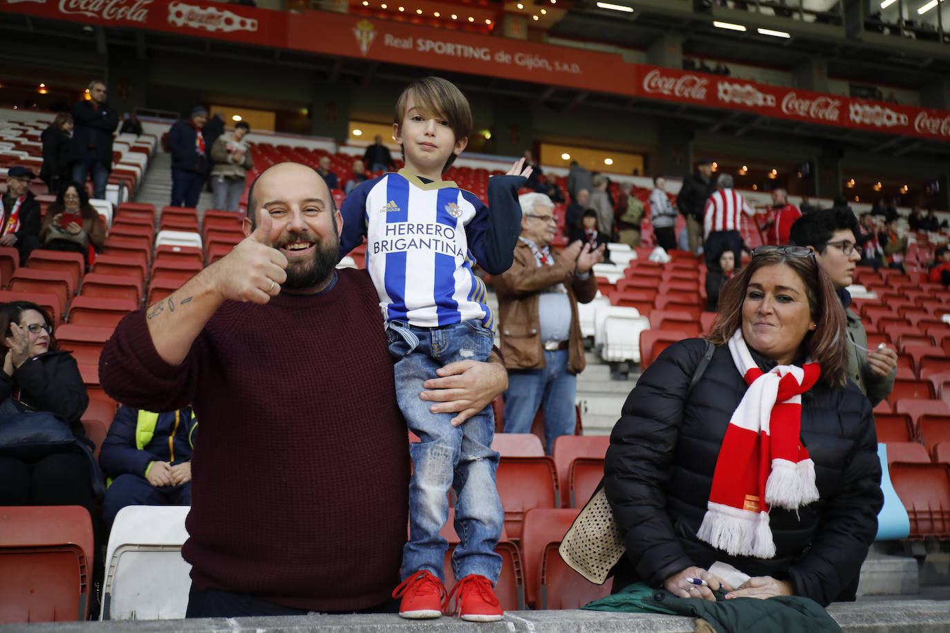 Fotos: ¿Estuviste en el Sporting - Ponferradina? ¡Búscate!