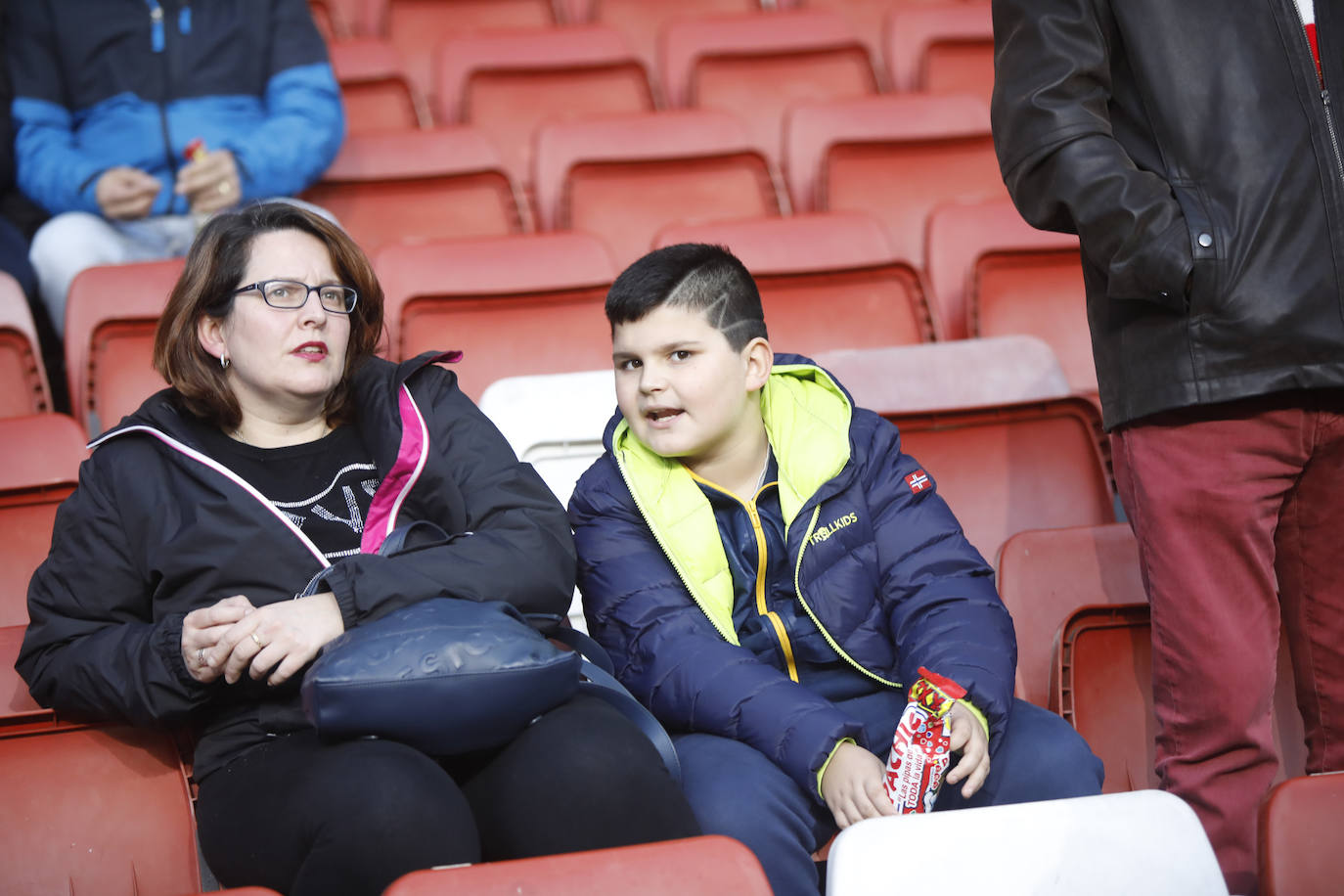 Fotos: ¿Estuviste en el Sporting - Ponferradina? ¡Búscate!