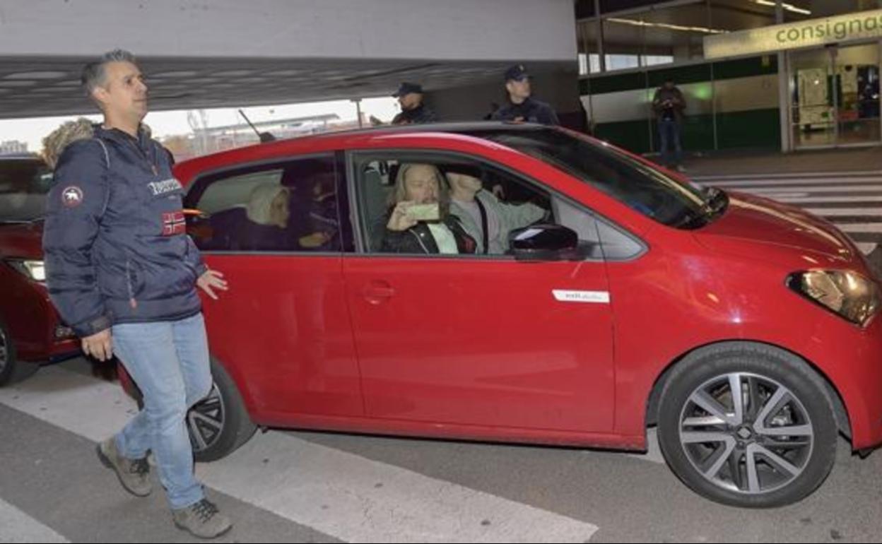 Eléctrico, asequible y «español»: así es el coche en el que Greta Thunberg se mueve por Madrid