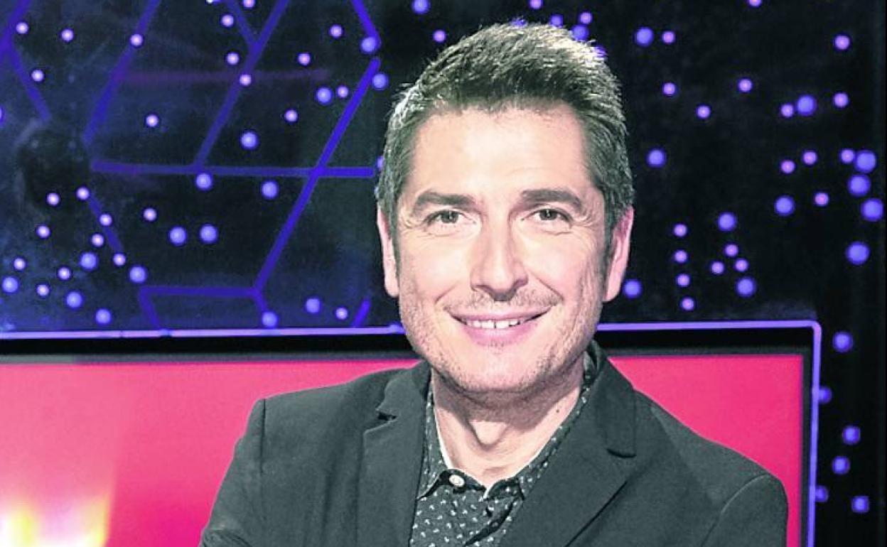 «Poder charlar con alguien en la tele más de tres minutos me parece un regalo», dice el periodista murciano.