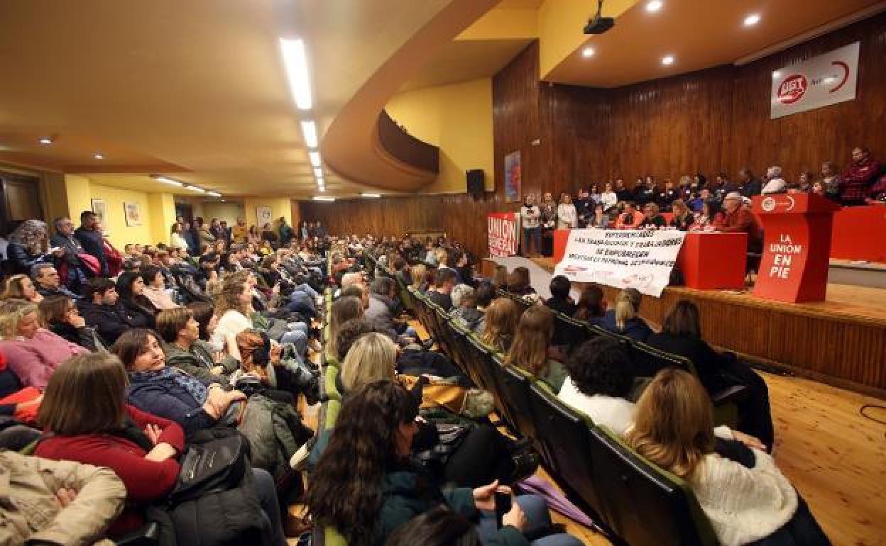 Los empleados de supermercados mantienen los paros