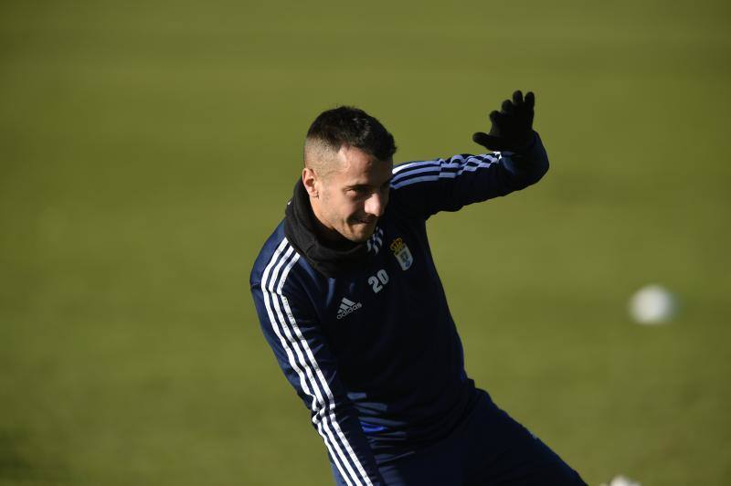 Los jugadores del Real Oviedo han preparado este miércoles el partido que disputarán el próximo domingo contra el Cádiz en el Carlos Tartiere. 