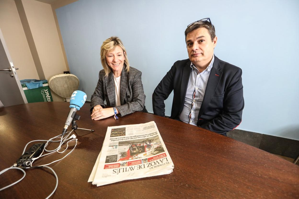 Esther Llamazares y Pedro de Rueda, ayer en rueda de prensa. 