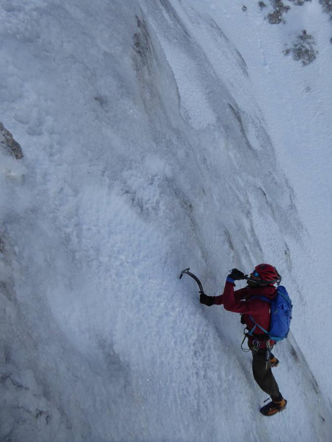 Fotos: Desafío de nieve y hielo en la montaña asturiana