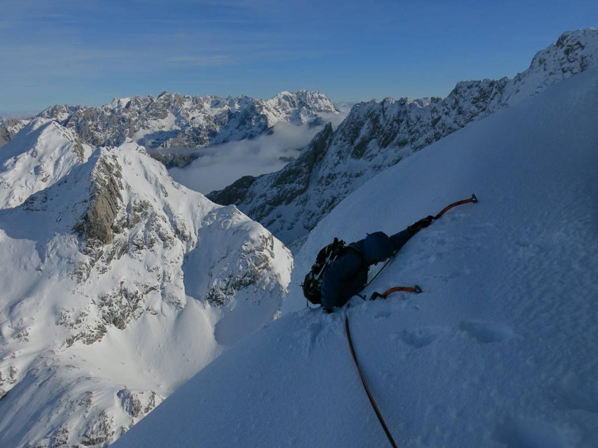 Fotos: Desafío de nieve y hielo en la montaña asturiana