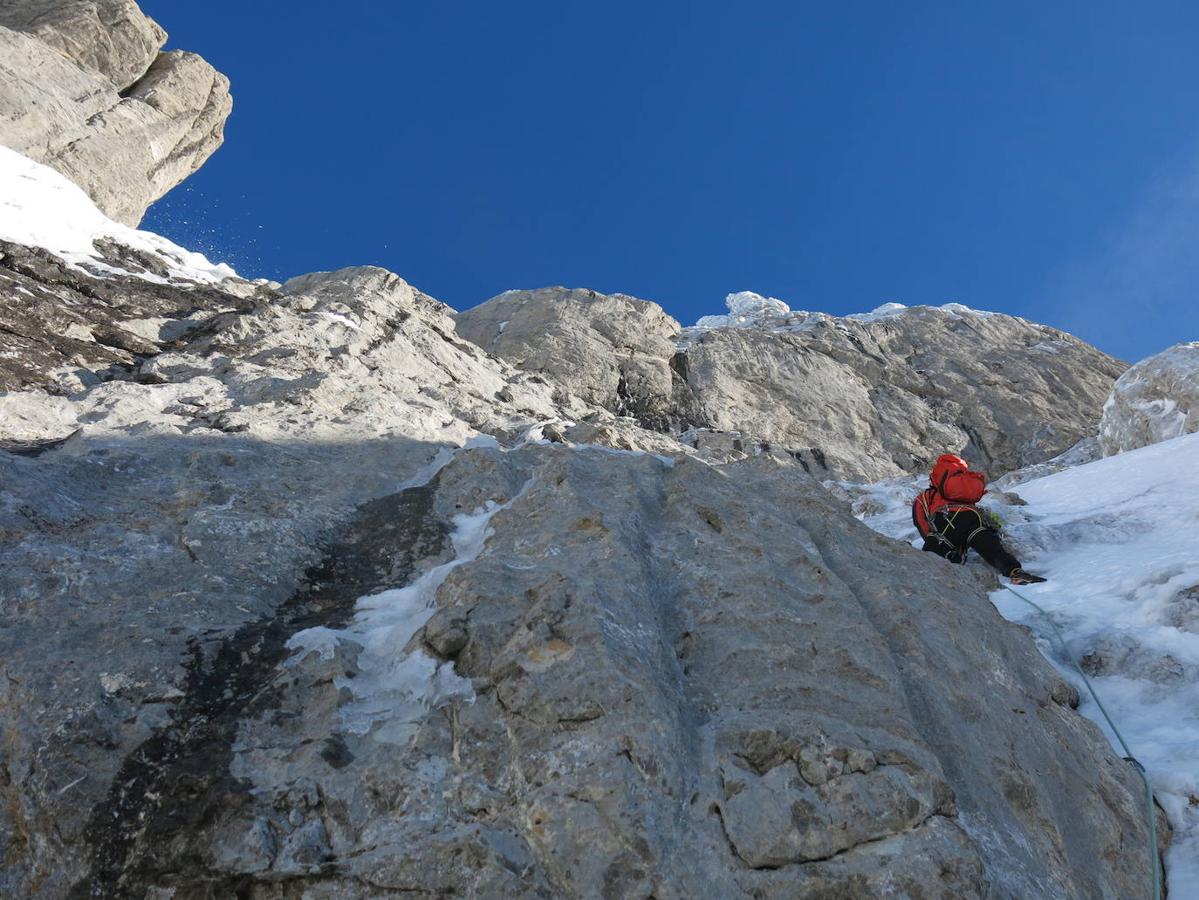 Fotos: Desafío de nieve y hielo en la montaña asturiana