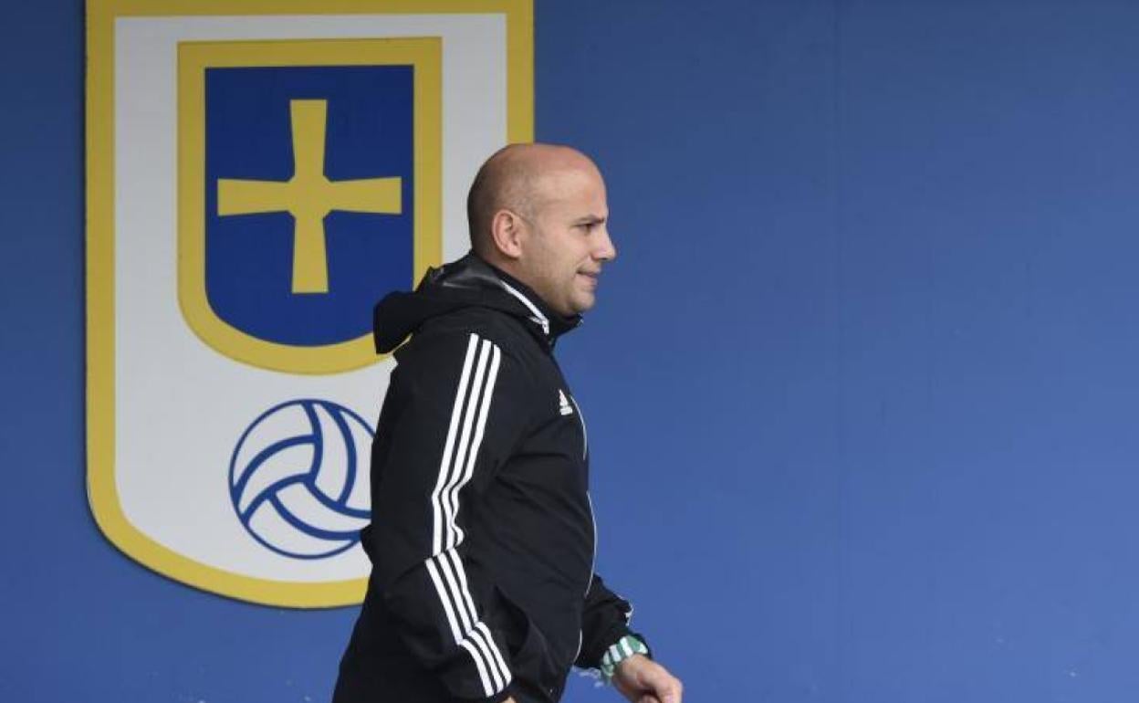 El entrenador del Real Oviedo, Javi Rozada. 