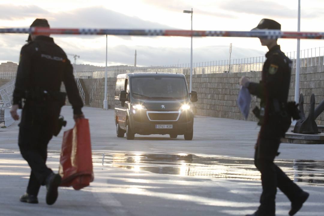 Hallan a primera hora de la tarde de este sábado el cuerpo sin vida de un varón frente al dique, por el lado del rompeolas.