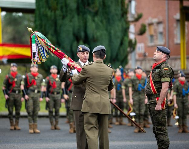 Alfonso Pardo de Santayana, durante la ceremonia de toma de mando en el acuartelamiento Cabo Noval. 