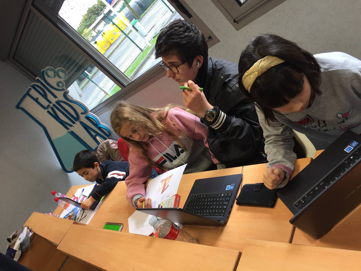 El ingeniero Pedro Carrillo pone en marcha en Gijón una escuela que busca «un cambio cultural» en la educación desde etapas tempranas.