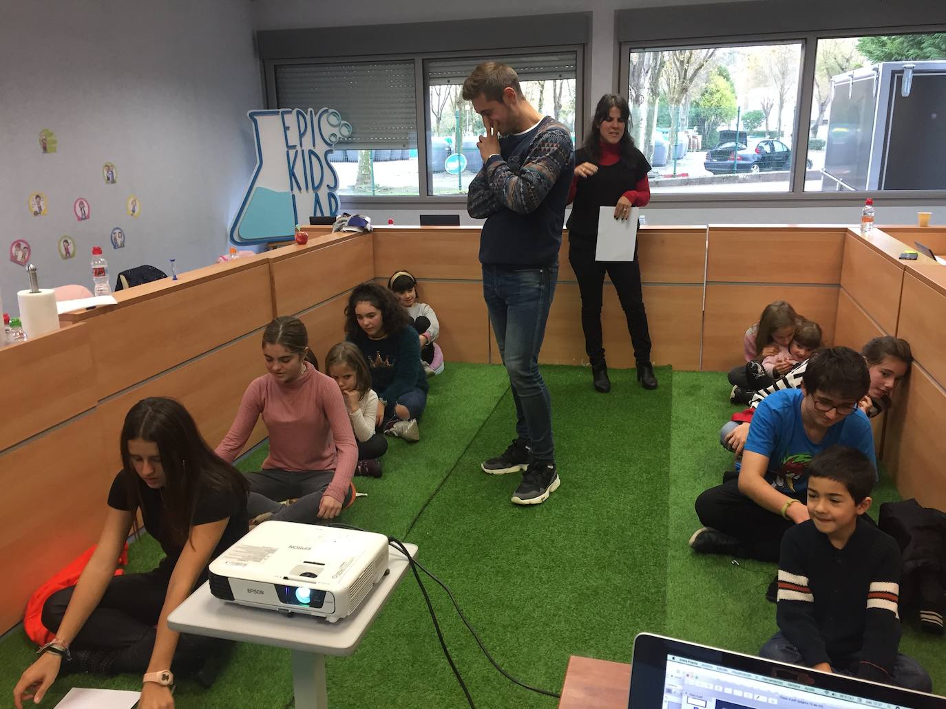 El ingeniero Pedro Carrillo pone en marcha en Gijón una escuela que busca «un cambio cultural» en la educación desde etapas tempranas.