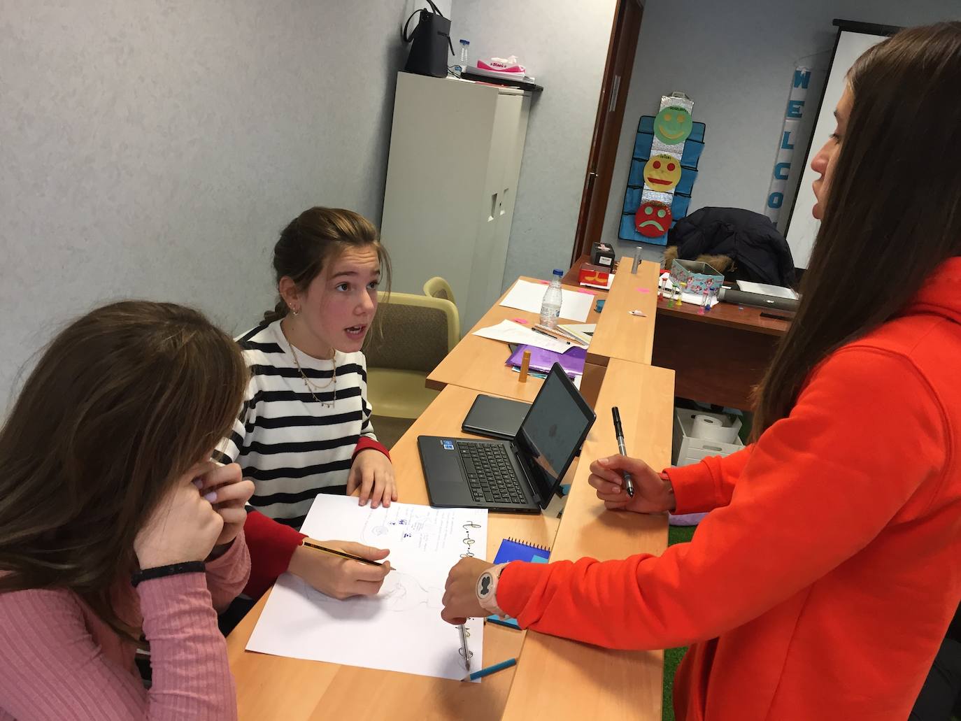 El ingeniero Pedro Carrillo pone en marcha en Gijón una escuela que busca «un cambio cultural» en la educación desde etapas tempranas.