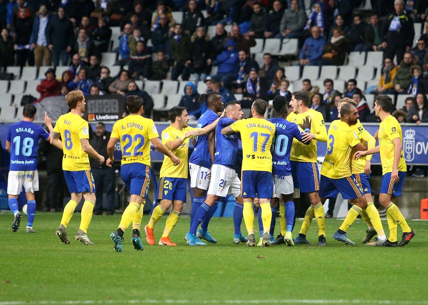 Real Oviedo 0-2 Cádiz, en imágenes