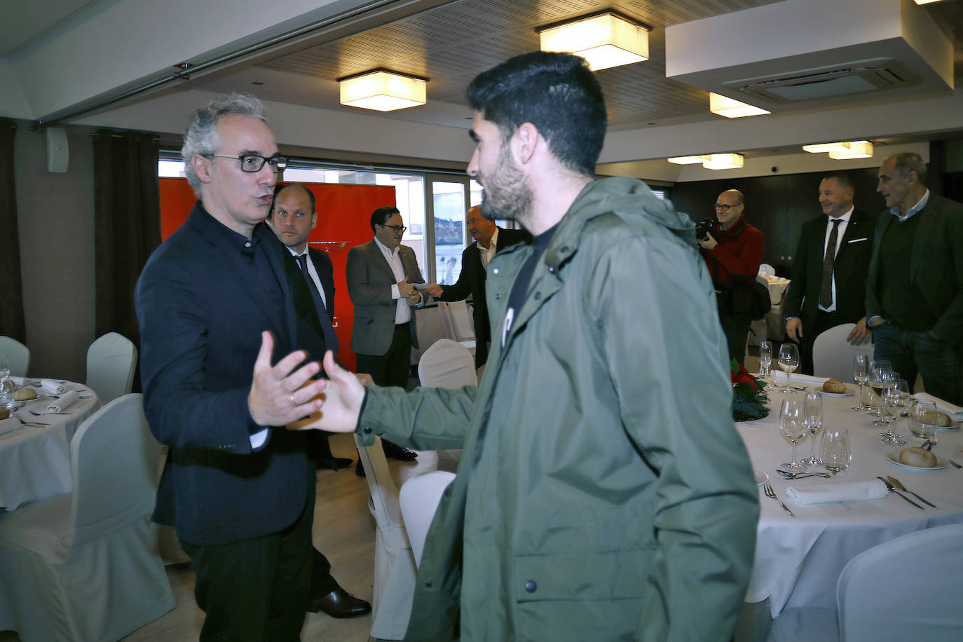 Los jugadores y las jugadoras del Sporting han compartido con la directiva la tradicional comida de Navidad en un hotel de Gijón.