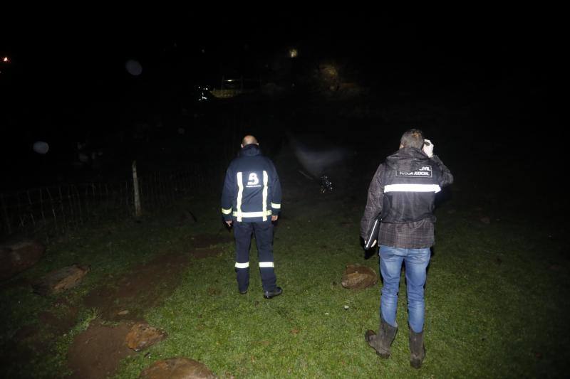 El suceso se produjo en la localidad de Boo y la víctima no pudo evitar la gran cantidad de tierra y rocas que se desprendieron de la ladera cuando paseaba por la zona.