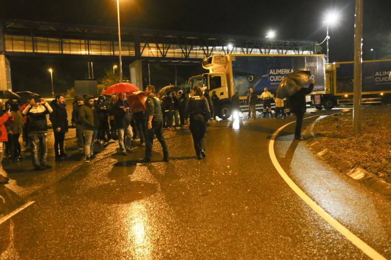 Los supermercados que inician ocho jornadas de huelga son: Alimerka, Masymas, La Quintana, El Arco y La Plaza de Dia. La huelga ha comenzado a las 22 horas del viernes 20 de diciembre y se prolongará durante los días 21, 22, 23, 24, 28, 29, 30 y 31 de diciembre.