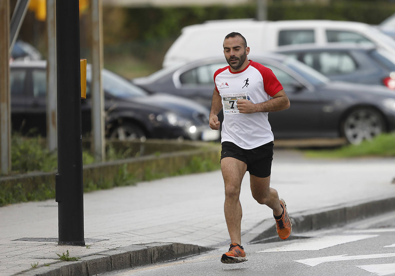 Se celebra la séptima edición de esta prueba cuyos beneficios irán destinados a la Residencia Parroquial de Ancianos de Cimadevilla.