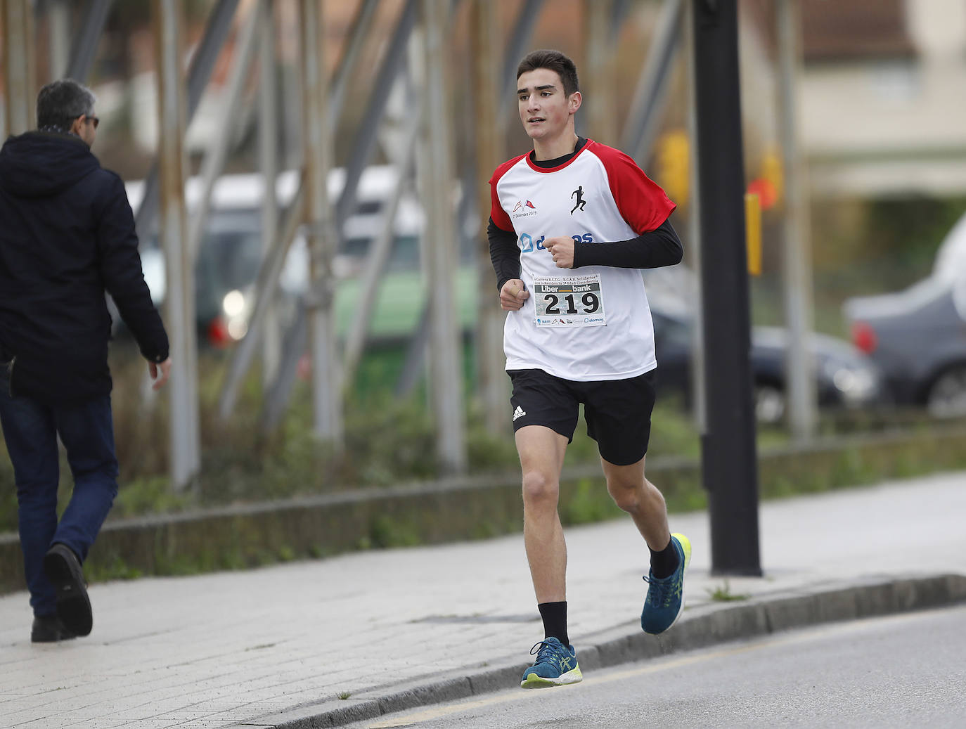 Se celebra la séptima edición de esta prueba cuyos beneficios irán destinados a la Residencia Parroquial de Ancianos de Cimadevilla.