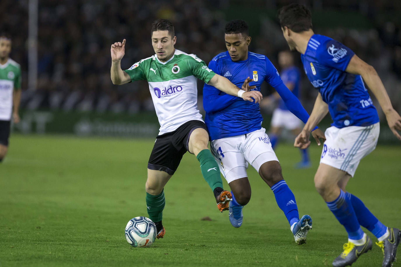 Los azules arrancaron un punto de Santander tras empatar a uno contra el Racing.