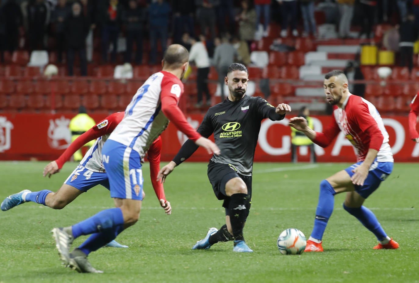 La derrota (0-1) enfureció a la afición local y aceleró la destitución de José Alberto como técnico rojiblanco. 