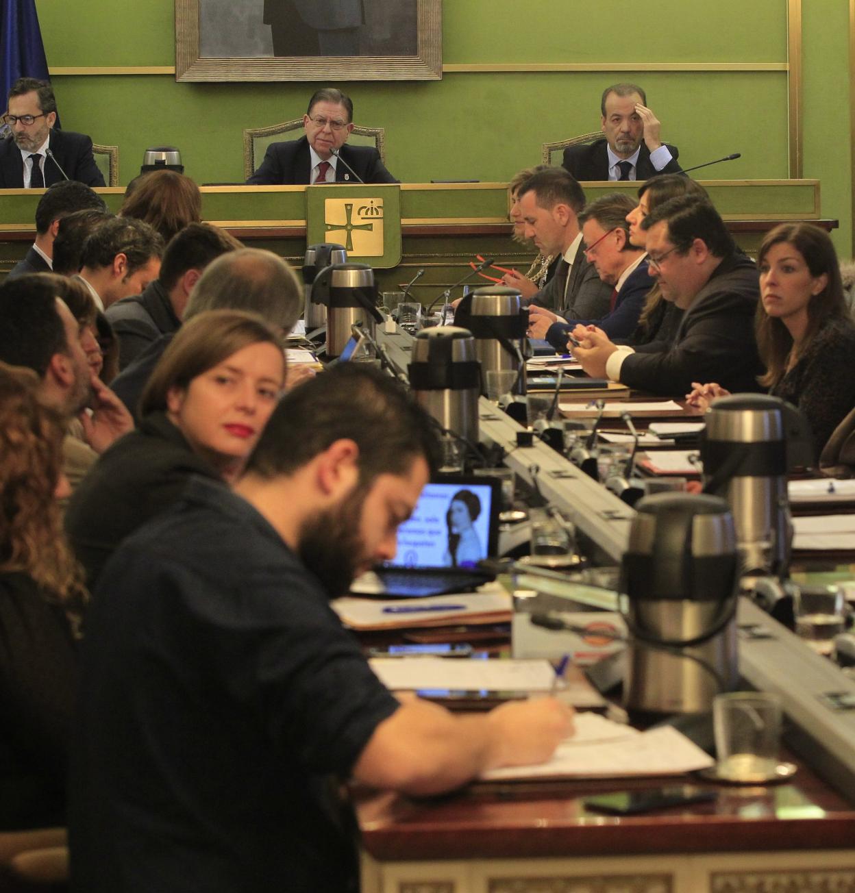 Momento del debate de ayer en el que el gobierno sacó adelante los presupuestos. 