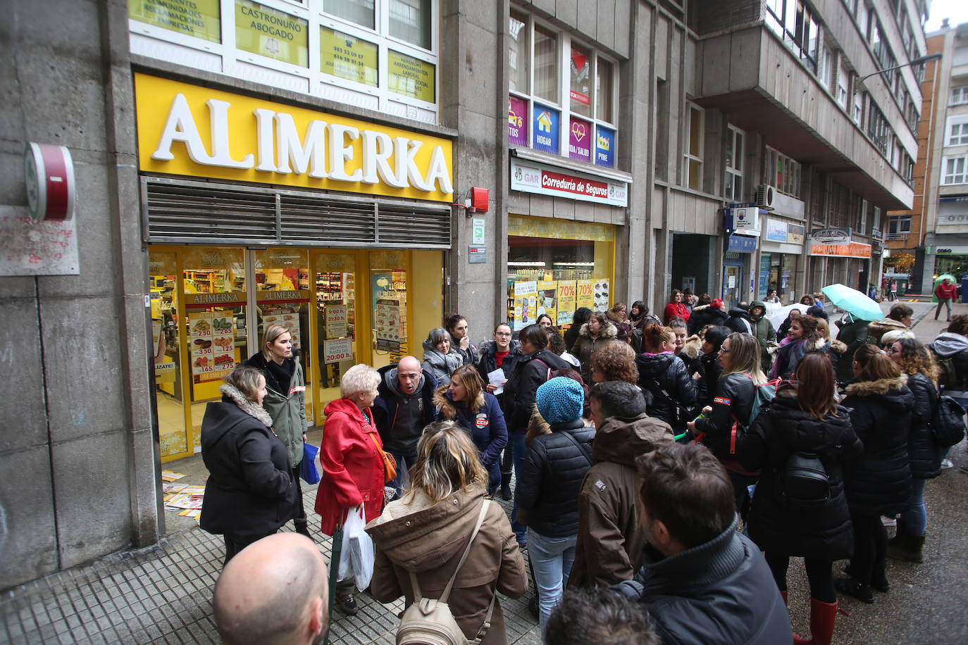 Más de 12.000 trabajadores de supermercados asturianos están llamados a secundar ocho días de huelga.