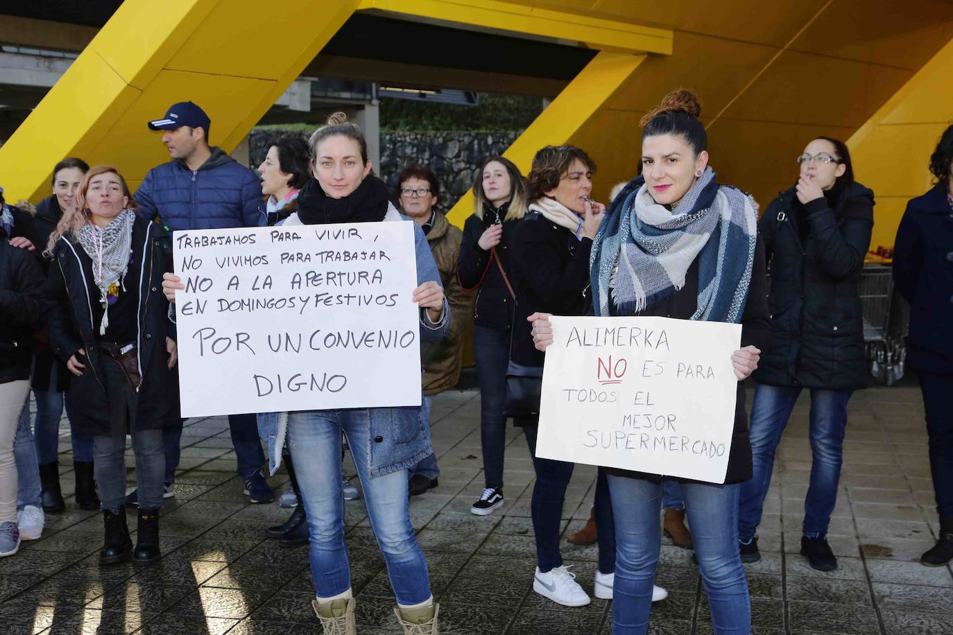 Más de 12.000 trabajadores de supermercados asturianos están llamados a secundar ocho días de huelga.