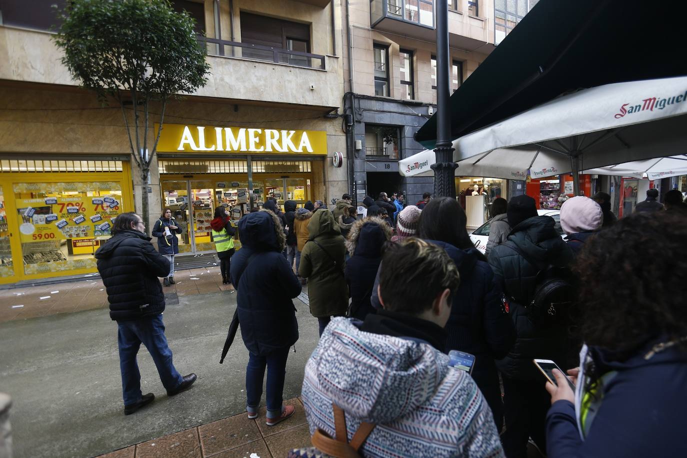 Más de 12.000 trabajadores de supermercados asturianos están llamados a secundar ocho días de huelga.