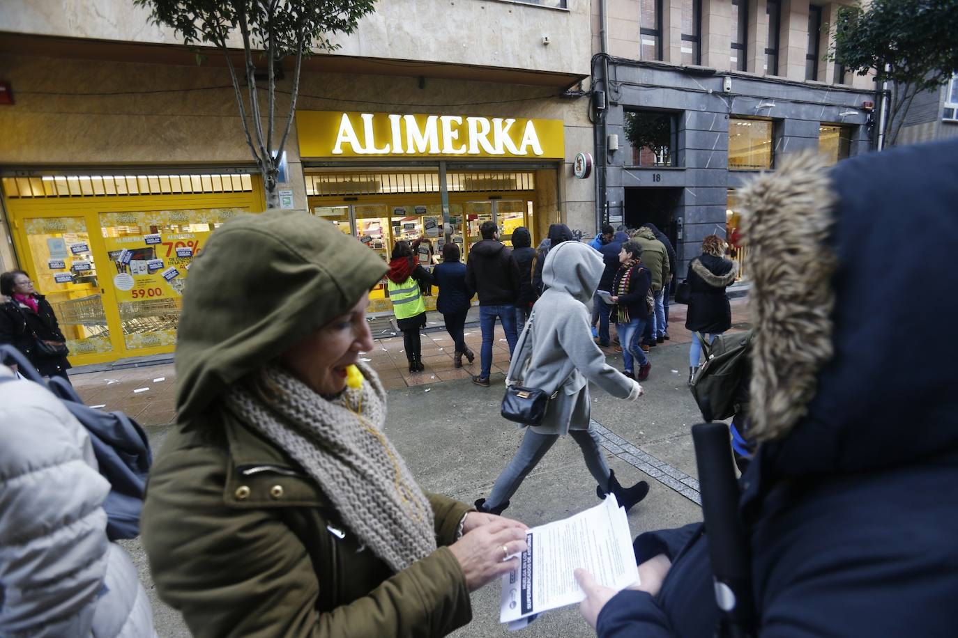 Más de 12.000 trabajadores de supermercados asturianos están llamados a secundar ocho días de huelga.