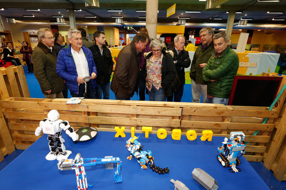 Mercaplana. Salón de Navidad para la infancia y la juventud en Gijón